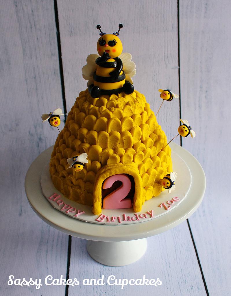 Bee Cake