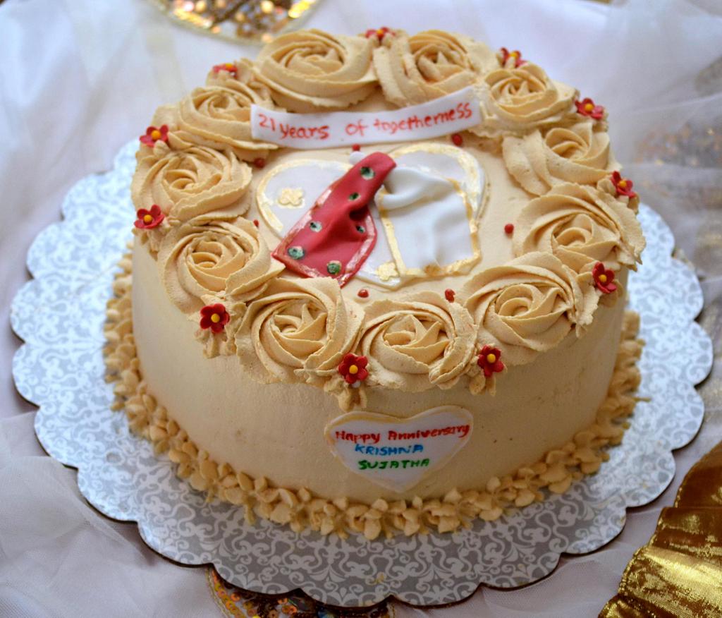 Indian wedding anniversary cake - Decorated Cake by Divya - CakesDecor
