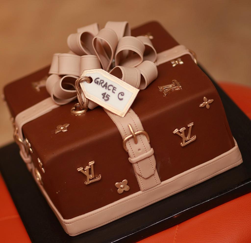 The Louis Vuitton Cake! - Decorated Cake by Signature - CakesDecor