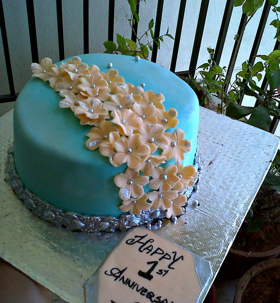 Anniversary Cake | Upclose of small version of wedding cake … | Flickr