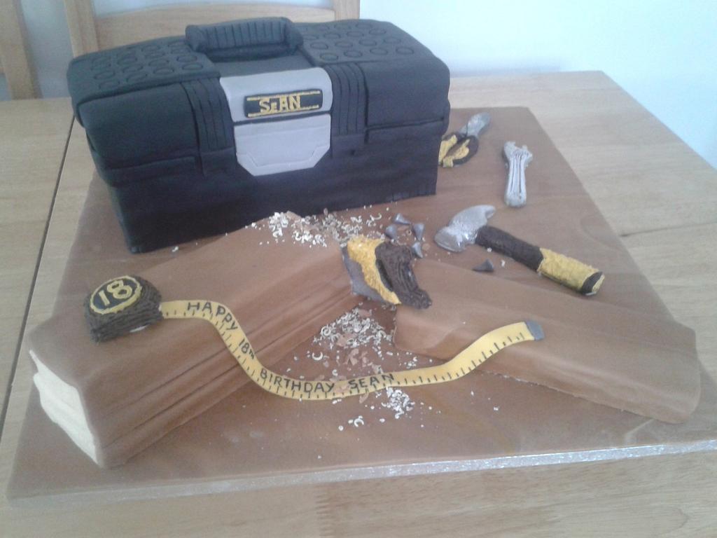 Toolbox birthday cake - Cake by Kathryn Clarke - CakesDecor