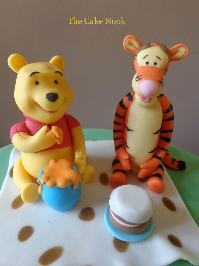 Winnie The Pooh Cake - Cake by Zoe White - CakesDecor