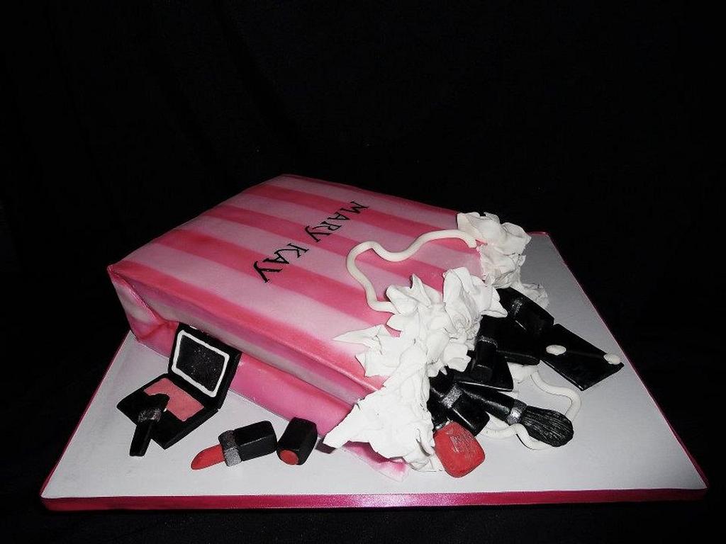 Mary Kay Bag - Decorated Cake by Sarah Myers - CakesDecor