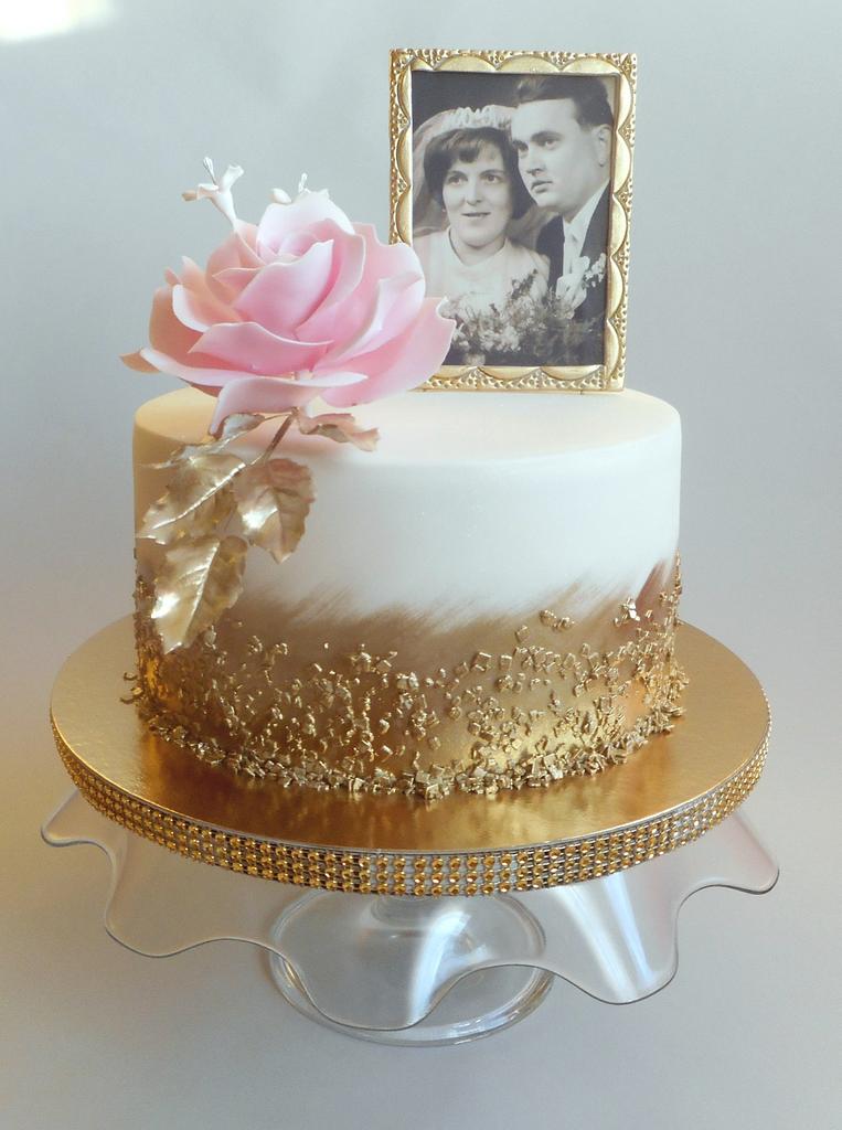 50th wedding anniversary cake - Decorated Cake by Jitkap - CakesDecor