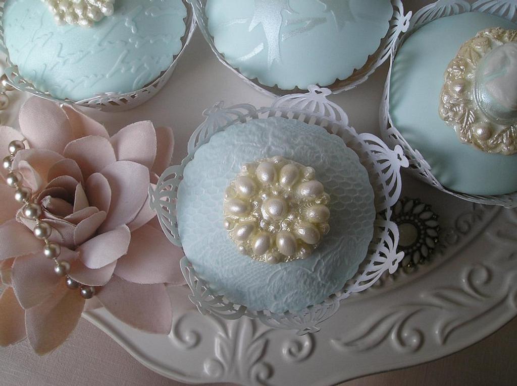Ice Blue Vintage cupcakes - Cake by Fantasy Cakes and - CakesDecor