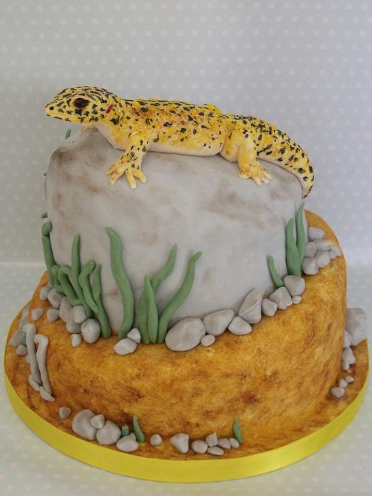 Cool Homemade 3D Lizard Birthday Cake