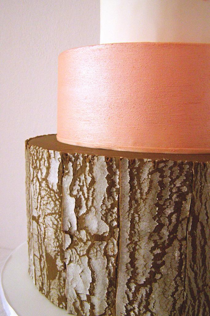 Crackle effect wedding cake Cake by Veronika Drabkova CakesDecor