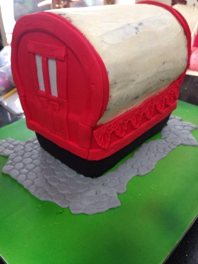 Gypsy wagon caravan Cake by Jemlewka's cupcakes CakesDecor