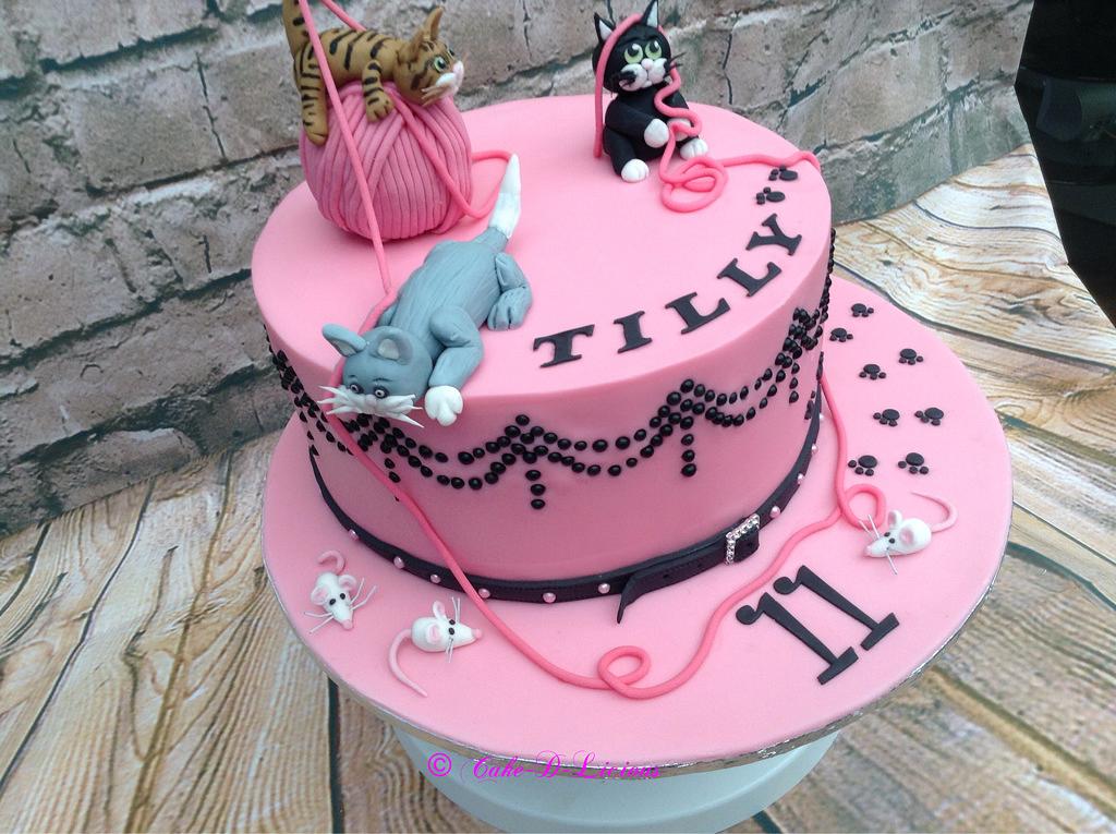 Playful Kittens - Cake by Sweet Lakes Cakes - CakesDecor