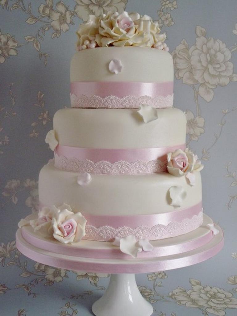 Wedding Cakes - Cake by Karina Leonard - CakesDecor