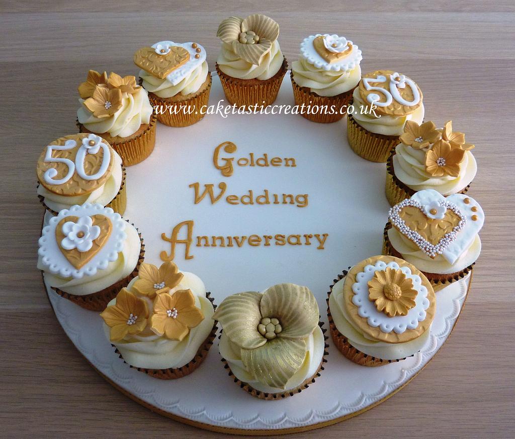 Premium Vector | Happy anniversary cupcakes card