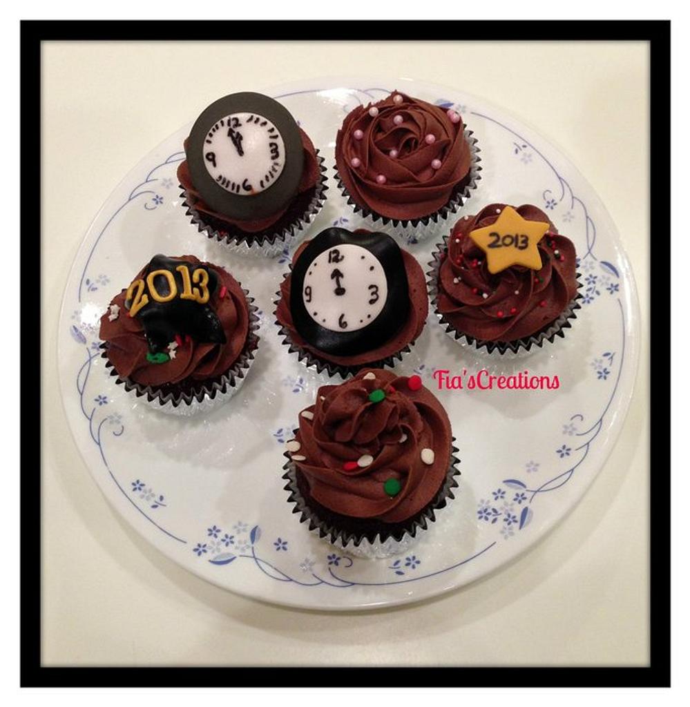 New Year's Countdown Cupcakes Cake by FiasCreations CakesDecor