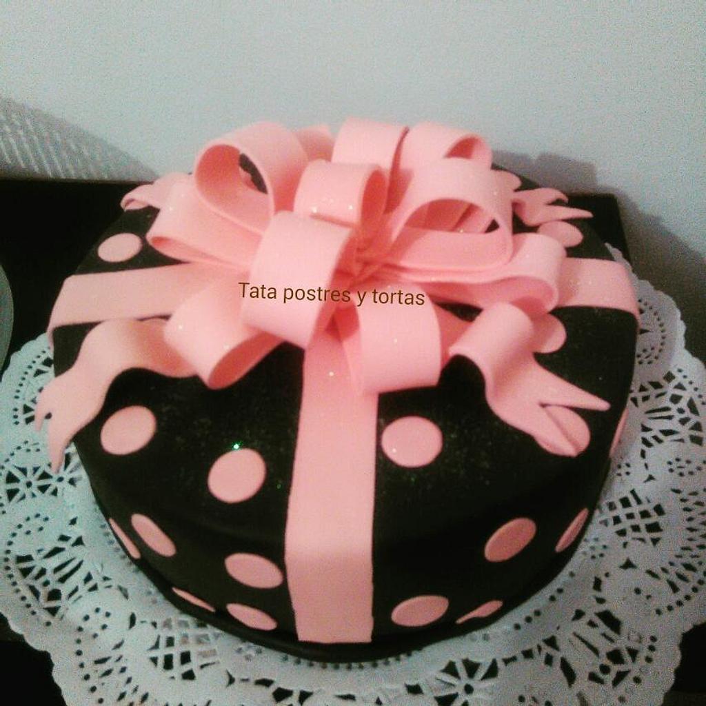 Torta Moño - Decorated Cake by Tata Postres y Tortas - CakesDecor