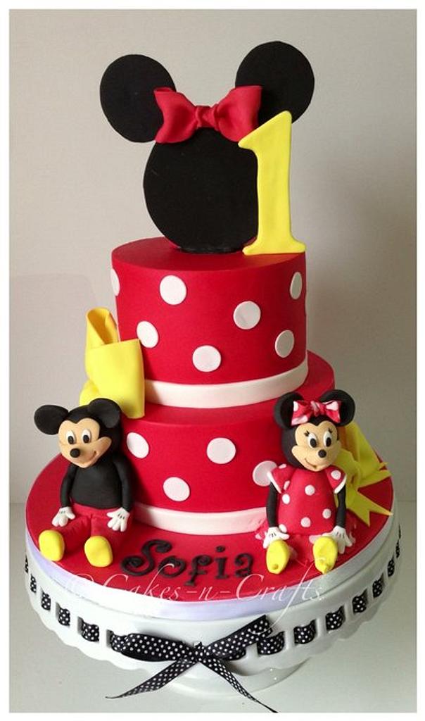 Minnie Mouse with edible Mickey and Minnie figures Cake CakesDecor