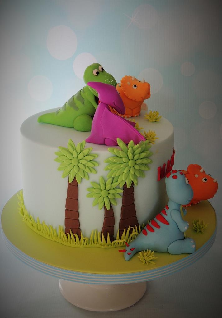 Dinosaur ROARRRRR - Cake by Shereen - CakesDecor