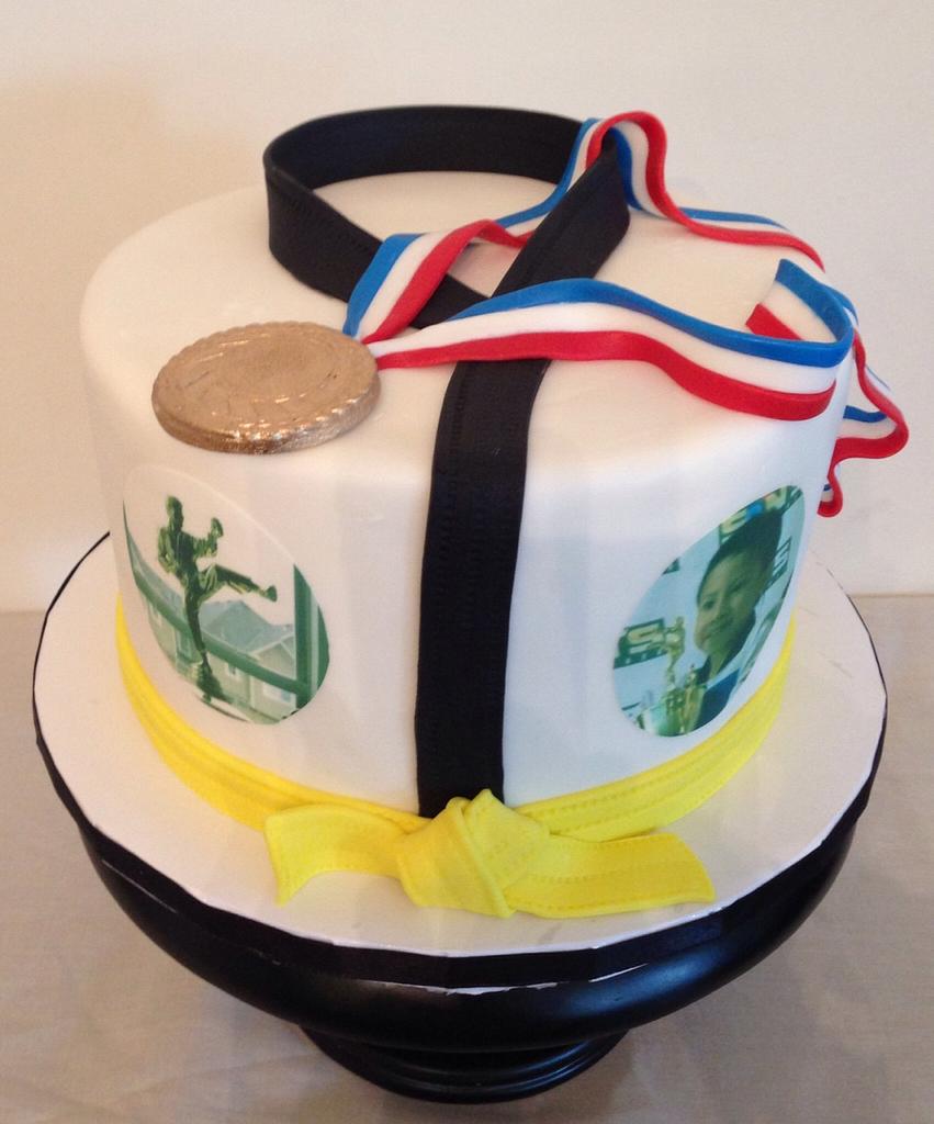 Share 67+ gold medal cake latest - awesomeenglish.edu.vn