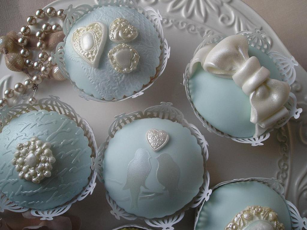 Ice Blue Vintage cupcakes - Cake by Fantasy Cakes and - CakesDecor