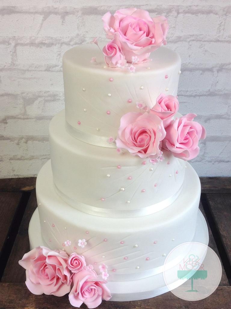 Sweet roses wedding cake - Cake by KEEK&MOOR - CakesDecor