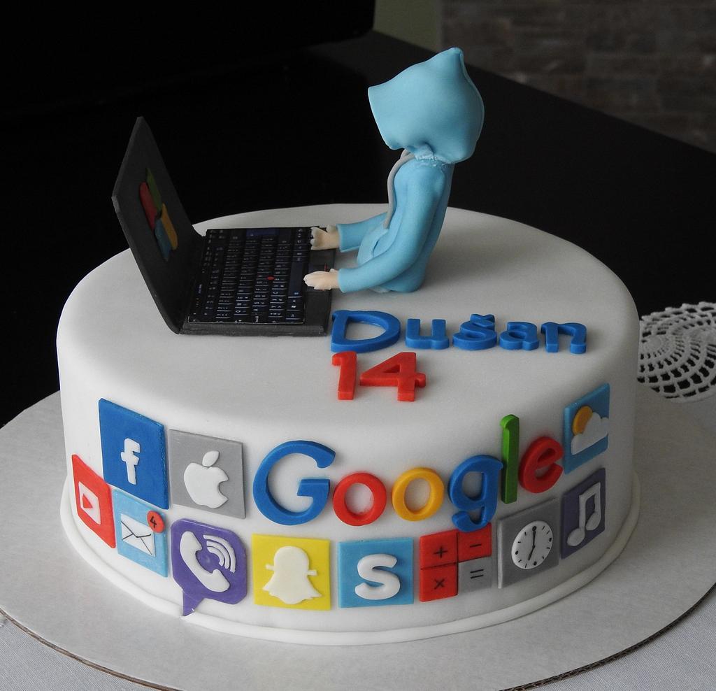 Computer theme cake | Science cake, Graduation cakes, Computer cake