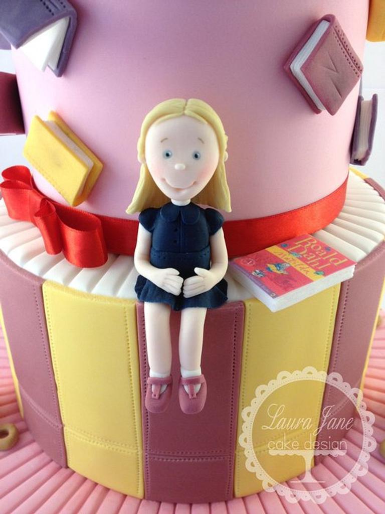 Matilda theme.. Lots of books!! - Cake by Laura Davis - CakesDecor