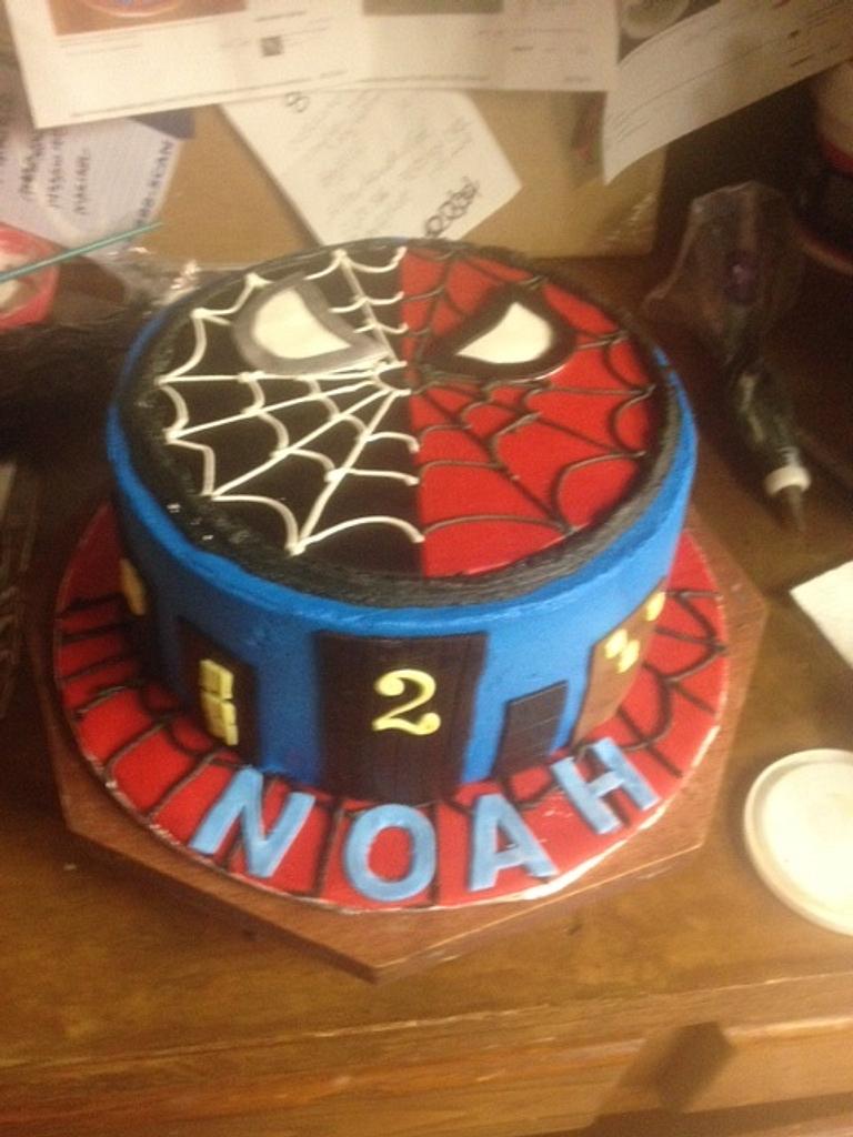 Spider Man/Venom cake - Decorated Cake by paula0712 - CakesDecor