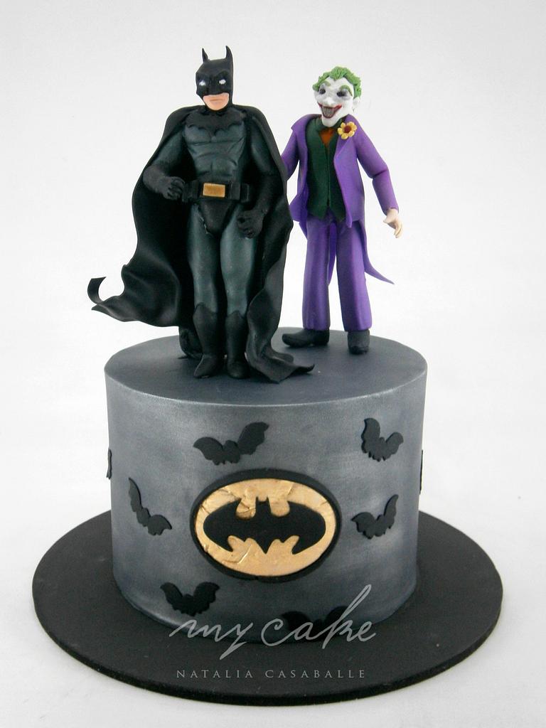 Batman y Guason - Decorated Cake by Natalia Casaballe - CakesDecor