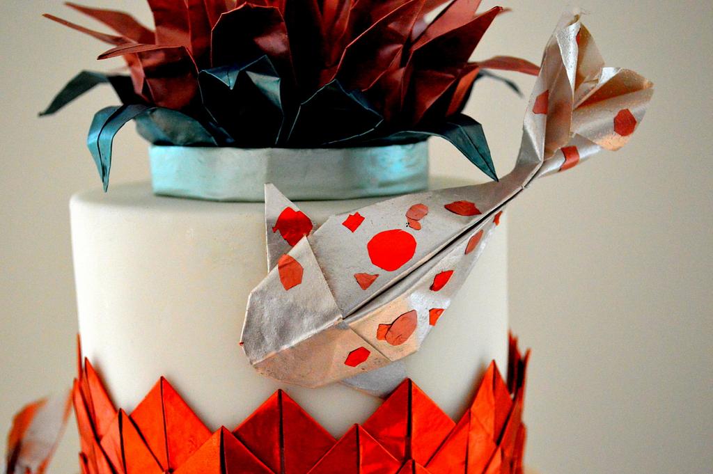 Wedding Cake With Koi Fish And Origami Cake By Taart En CakesDecor   Mnm6tf0kswia8ww1jg2h 