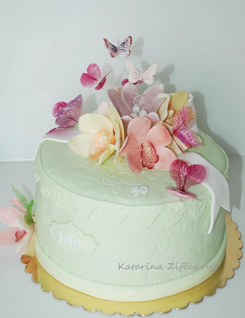 gift box cake with gelatin butterflies Cake by CakesDecor