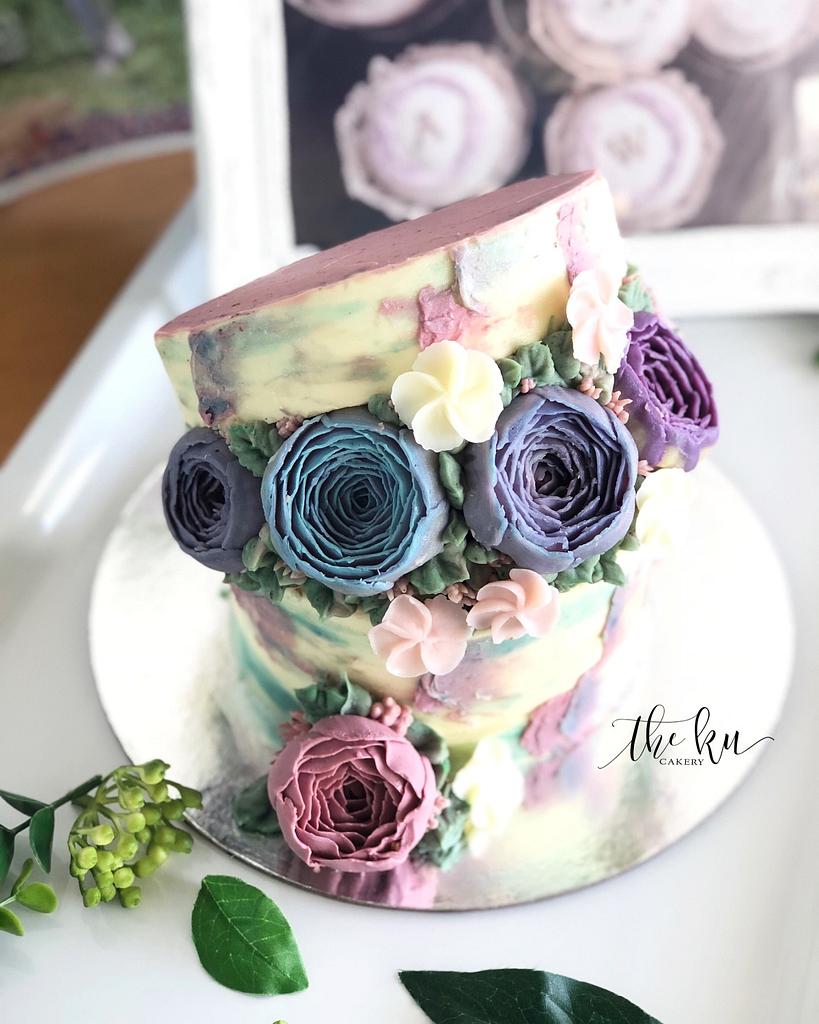 Birthday cake Idea: A Floral Gift Box cake