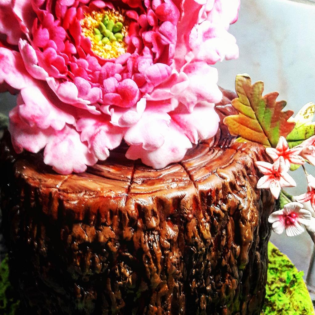 Tree trunk Cake Cake by MARCELA CORCA CakesDecor