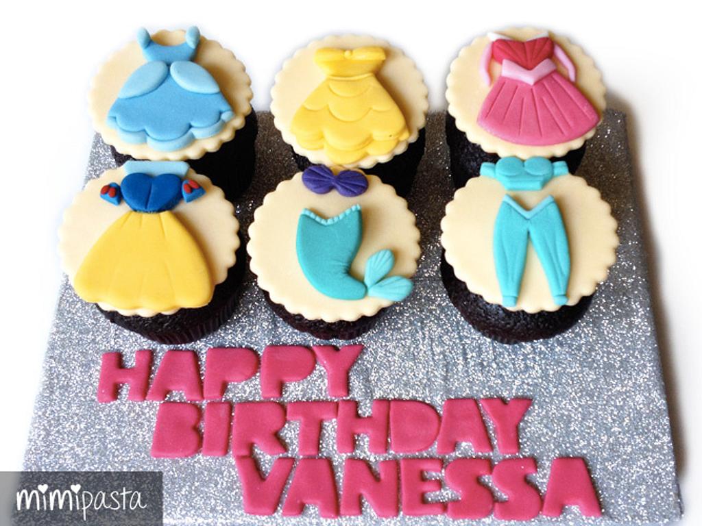 I was told to post these here- some Disney Princess cupcakes I