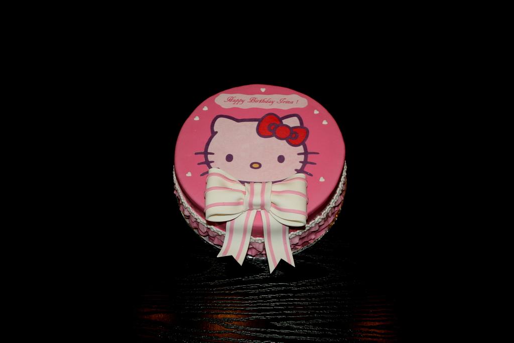 Hello Kitty - Decorated Cake by Rozy - CakesDecor