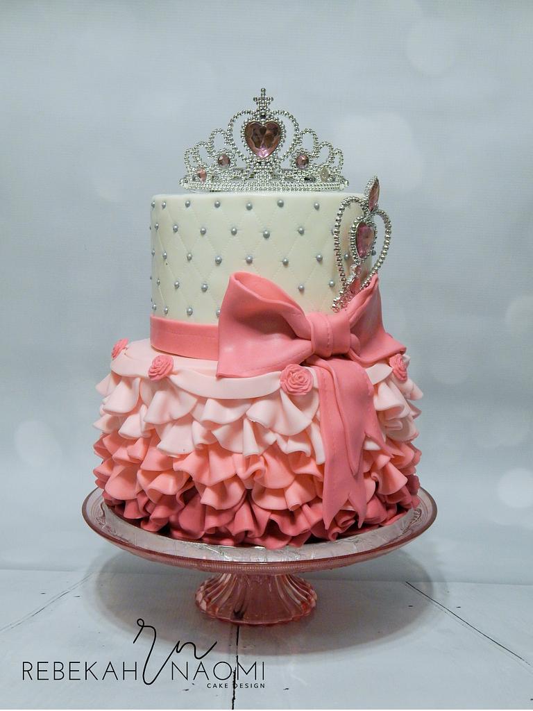 Pretty Cake Decorating Designs We've Bookmarked : Pink Princess Crown for  1st birthday
