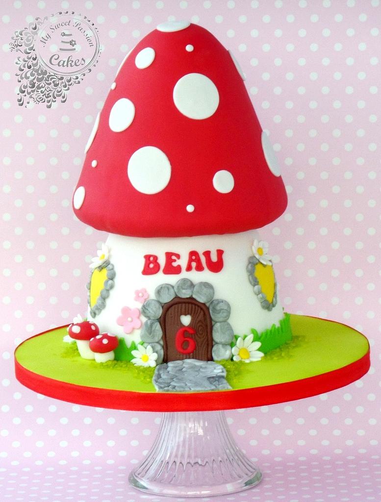 Red Mushroom - Decorated Cake by Beata Khoo - CakesDecor
