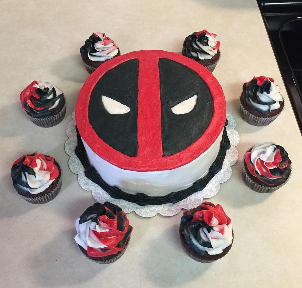 Deadpool cake : r/Baking