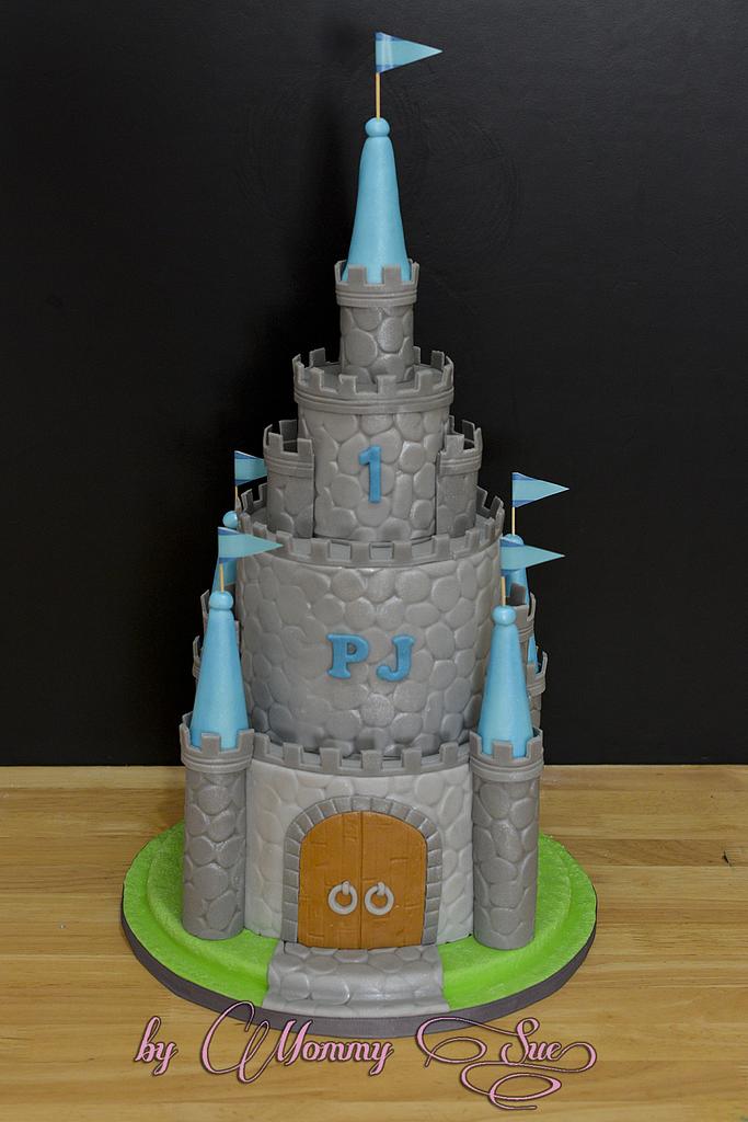 Boys Castle - Decorated Cake by Kupcake - CakesDecor