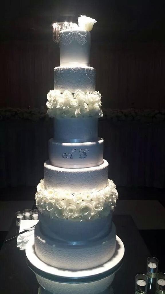 7 tier wedding cake - Cake by Paul Delaney of Delaneys - CakesDecor