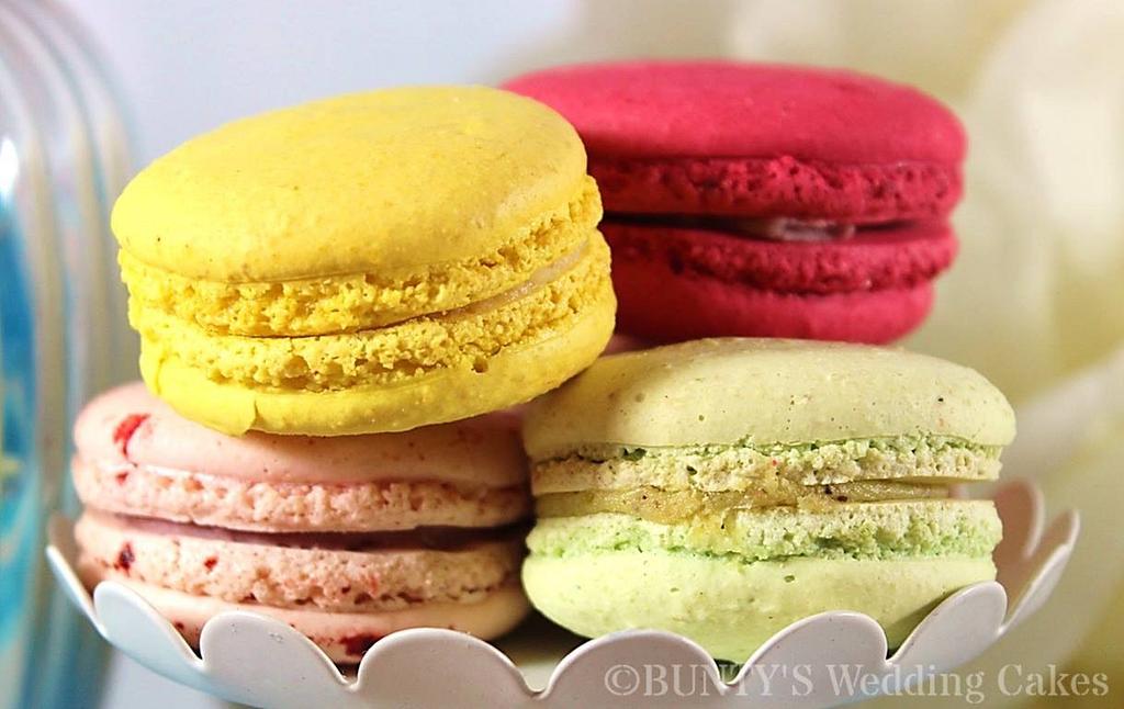 Kisses Macarons And Lonely Pie Macarons and Meringue Kisses - Cake by Bunty's Wedding - CakesDecor