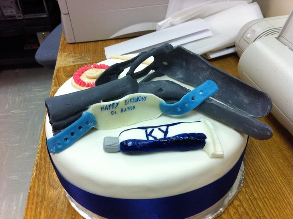 Happyoi - A 1.5kg Full Fondant cake to a Gynecologist who... | Facebook
