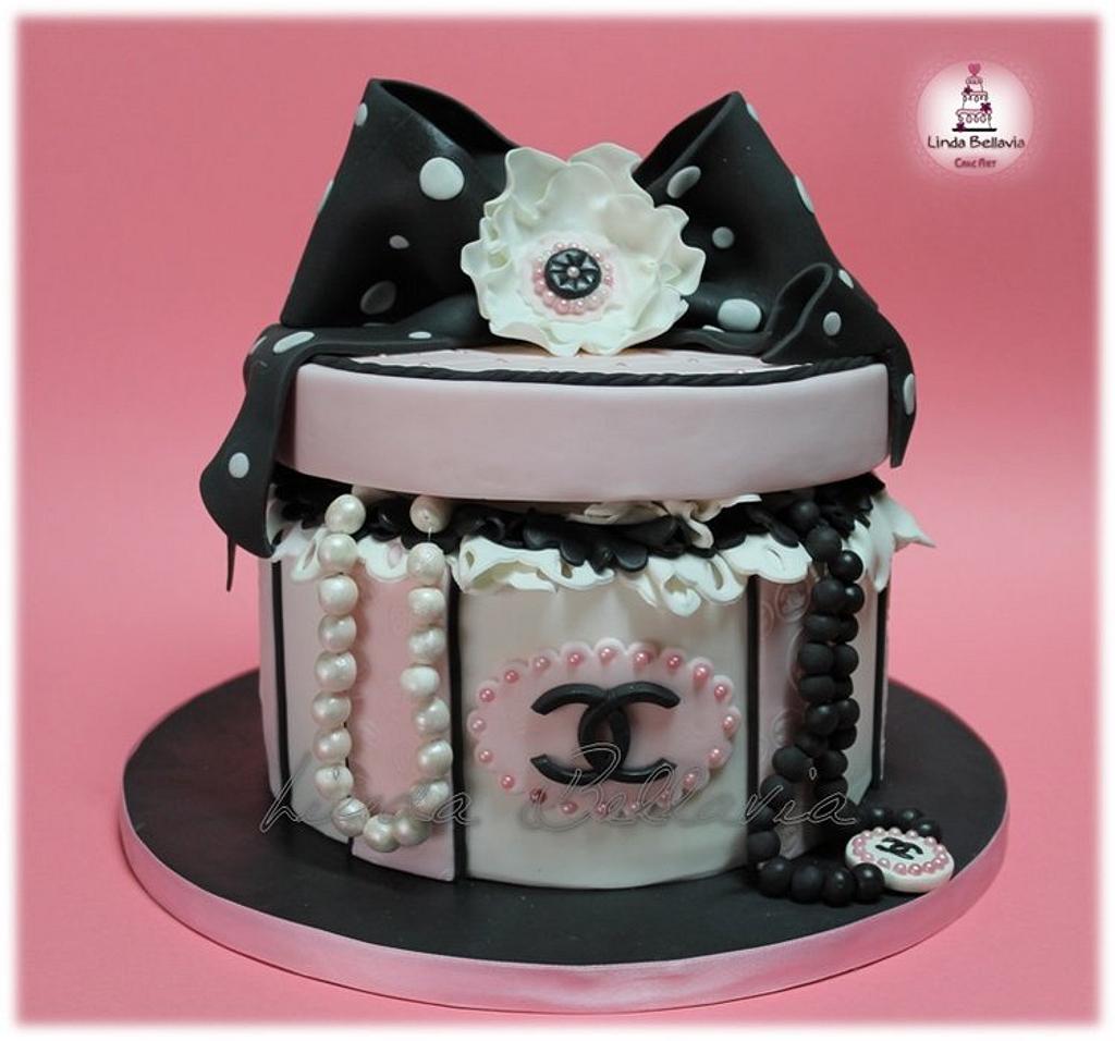 Chanel Cake box with jewels and flower - Decorated Cake - CakesDecor