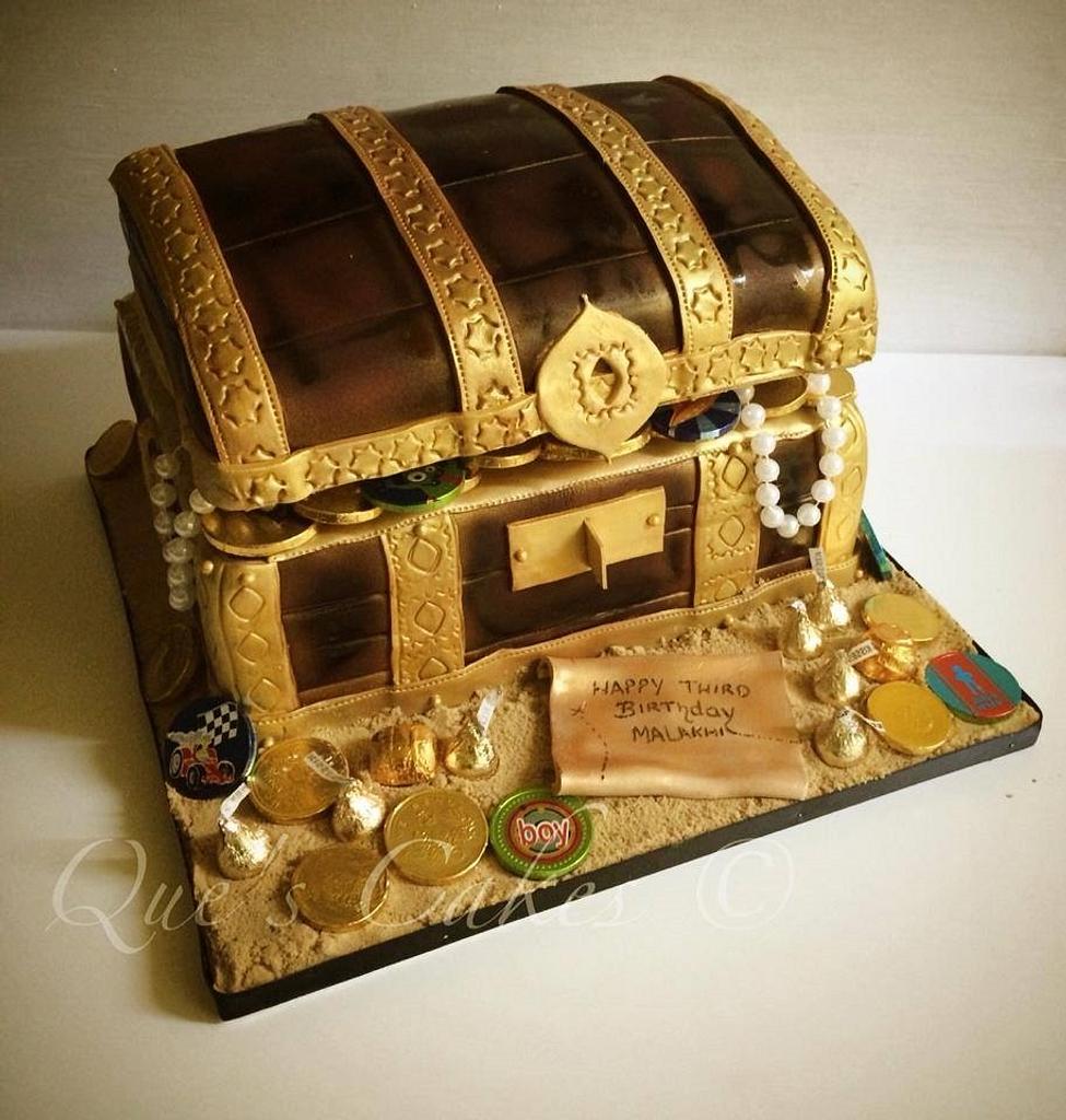 Treasure Chest - Cake by Que's Cakes - CakesDecor