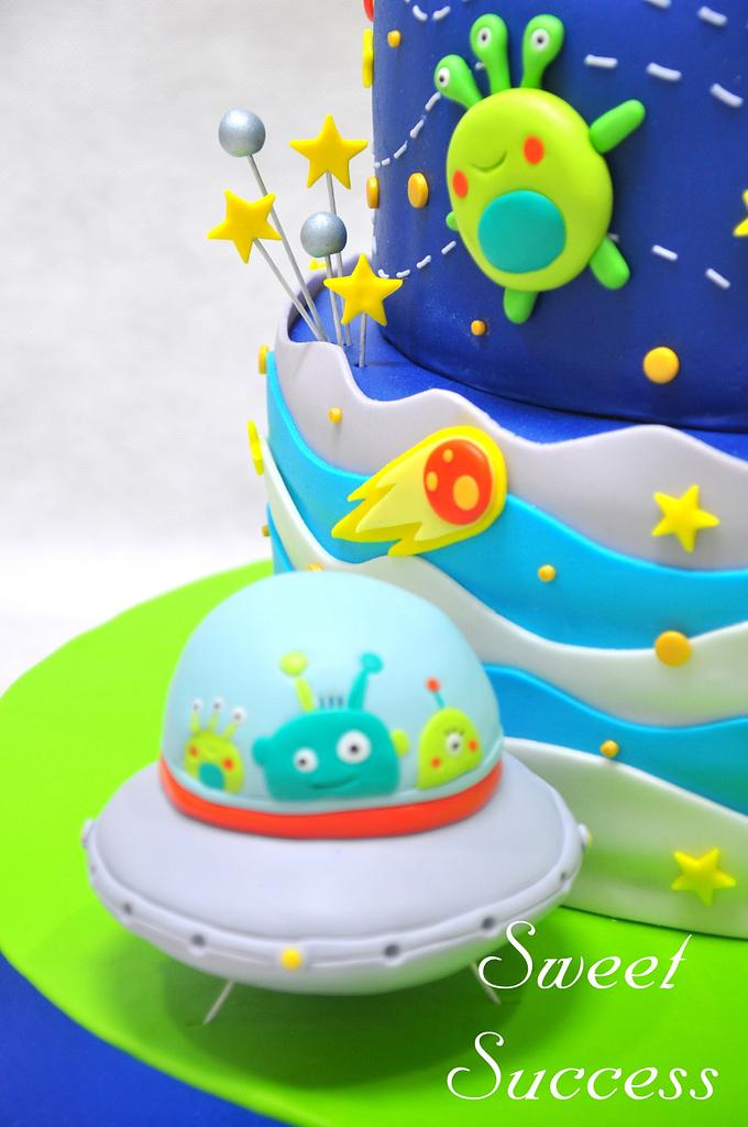 Space Themed Cake - Cake by Sweet Success - CakesDecor