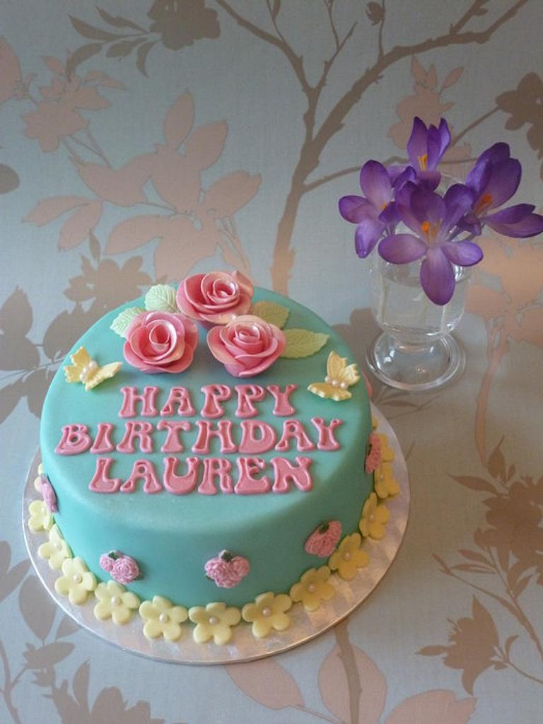 See Gigi Hadids CinderellaThemed Birthday Cake  Plus More Celebrity  Confections