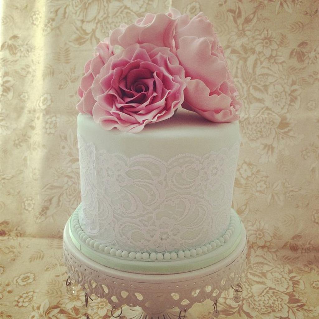 Vintage birthday cake - Cake by Priscilla's Cakes - CakesDecor