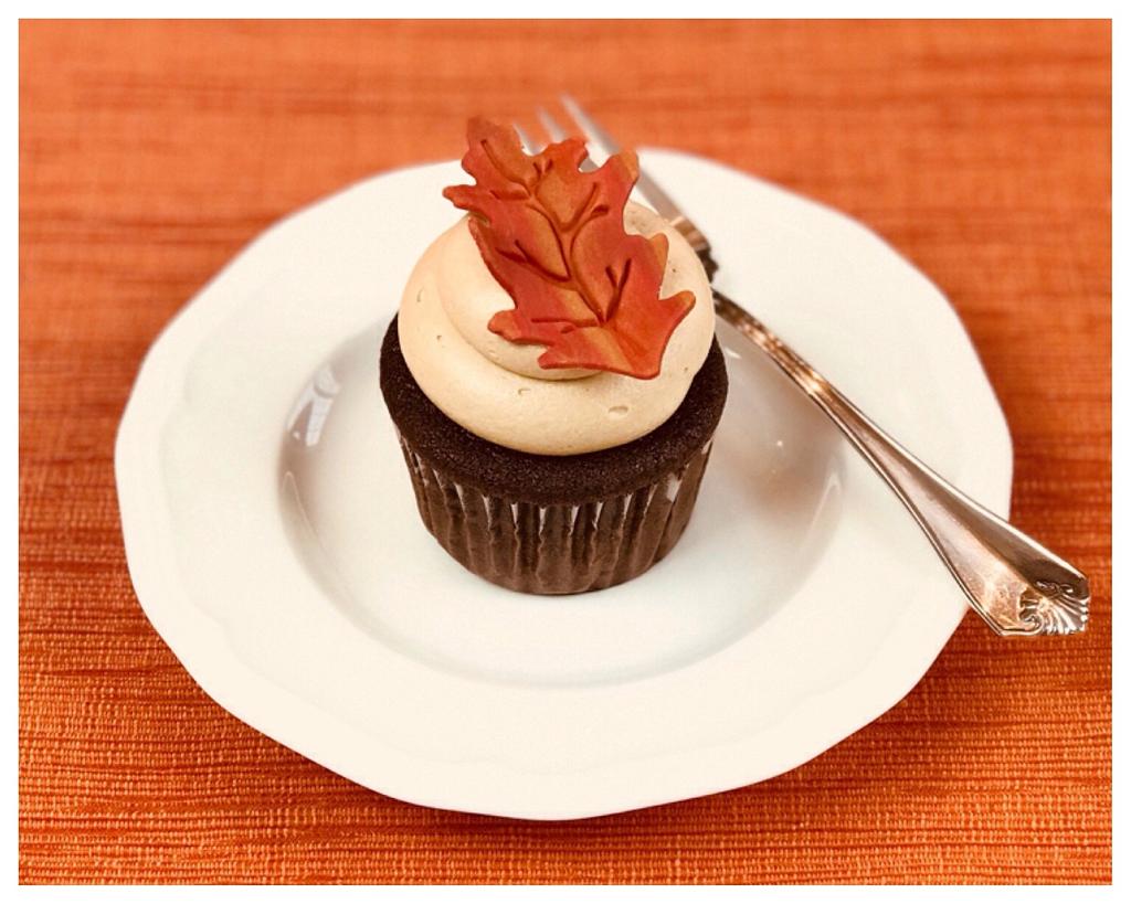 🍂 Autumn Leaf Cupcakes 🍂 Cake by Tammy LaPenta CakesDecor