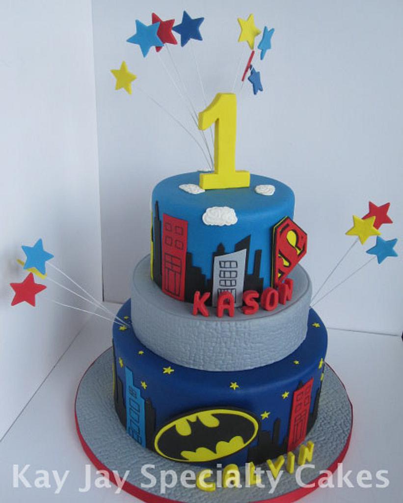 Superman vs Batman - Cake by Kimberley Jemmott - CakesDecor