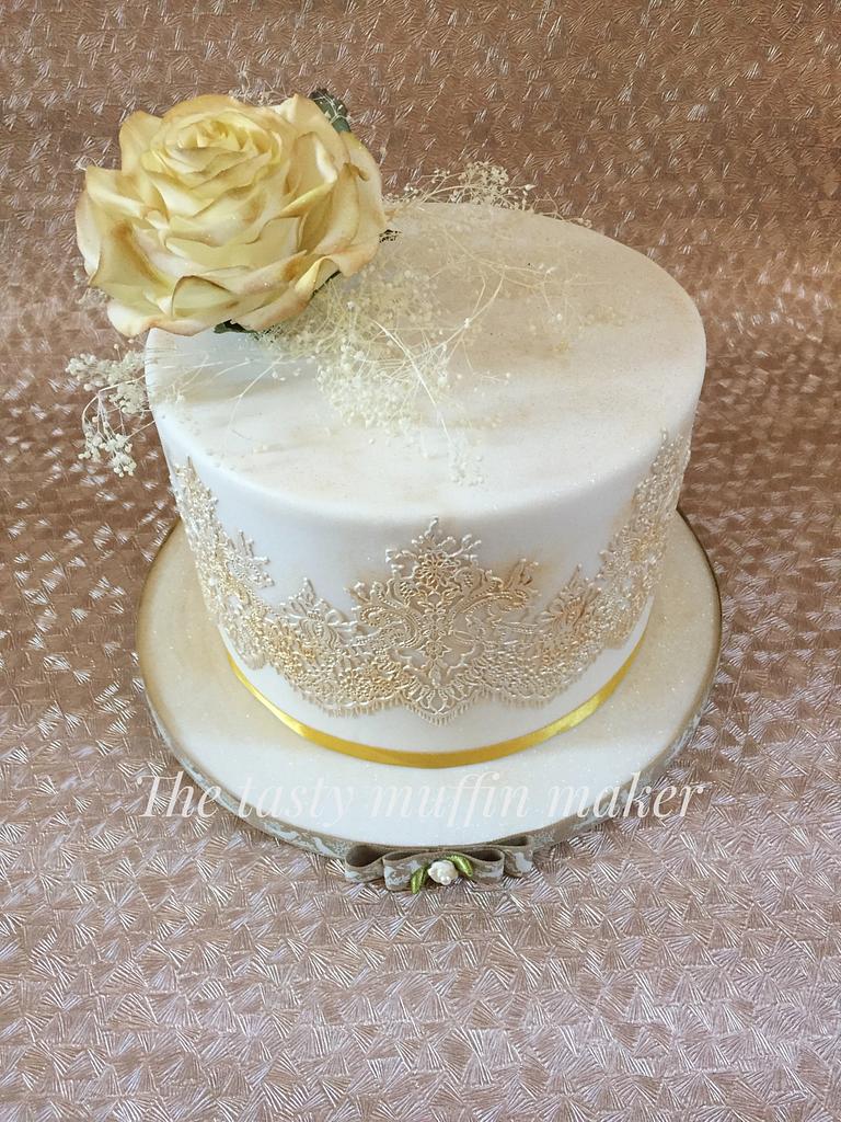 A layer of love: single-tier wedding cake | Easy Weddings
