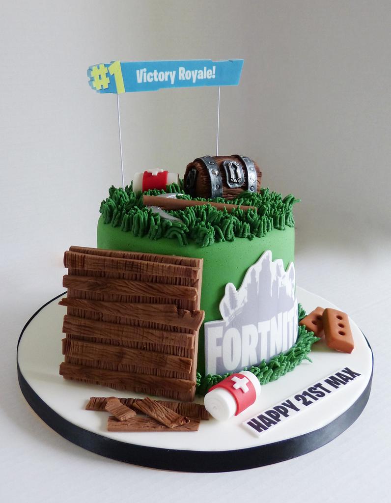 Fortnite Victory Royale cake - Cake by Angel Cake Design - CakesDecor