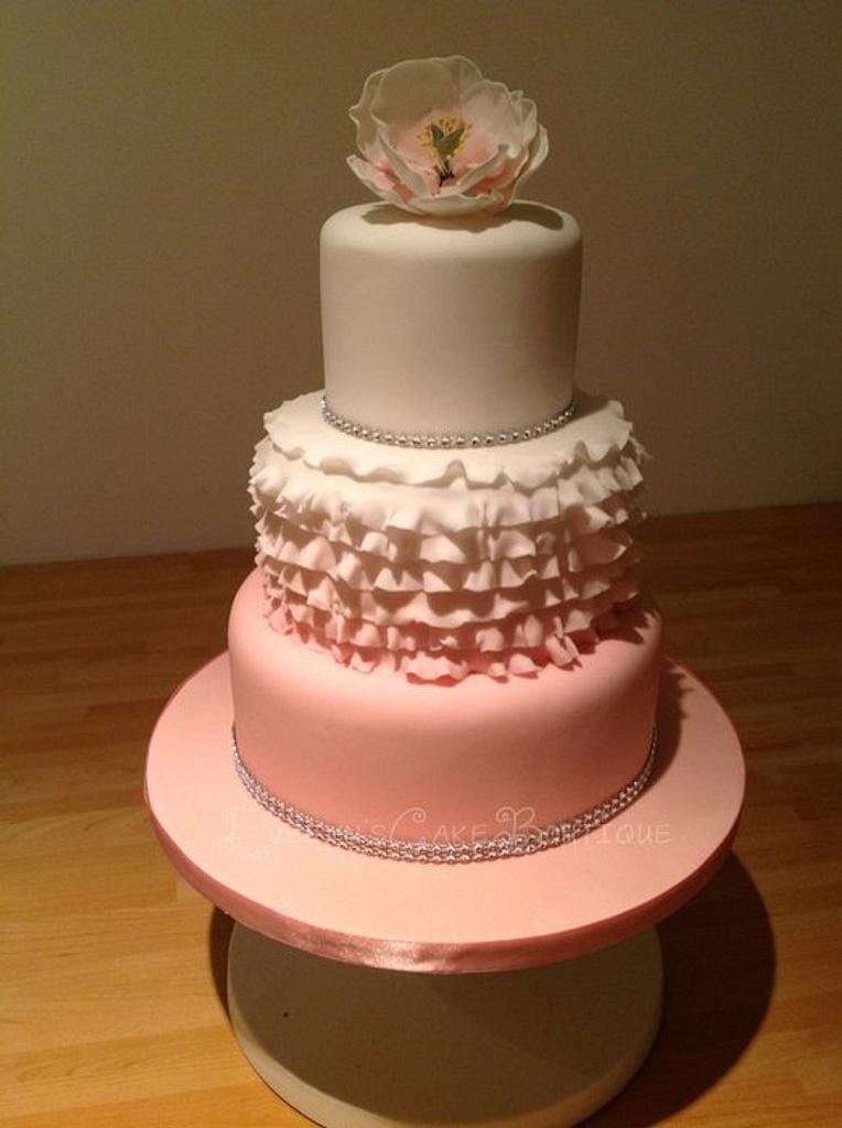 Pretty in pink - Cake by Evelynscakeboutique - CakesDecor
