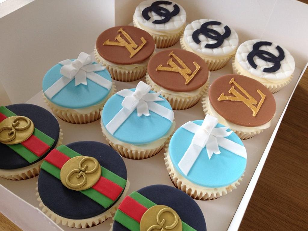 Lindsey oakley on X: Gucci, Louis Vuitton, and Versace Custom Cupcakes # Gucci #louisvuitton #versace #custom #brand #cupcakes #CupcakeBakery  #sweets #treats #desserts #foodies  / X